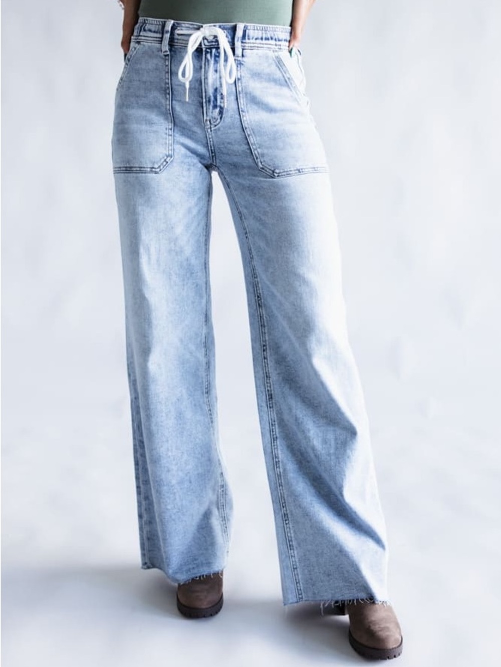 🟠NWT LOVERVET Drawstring Wide Leg Raw Hem Jeans in Light Wash